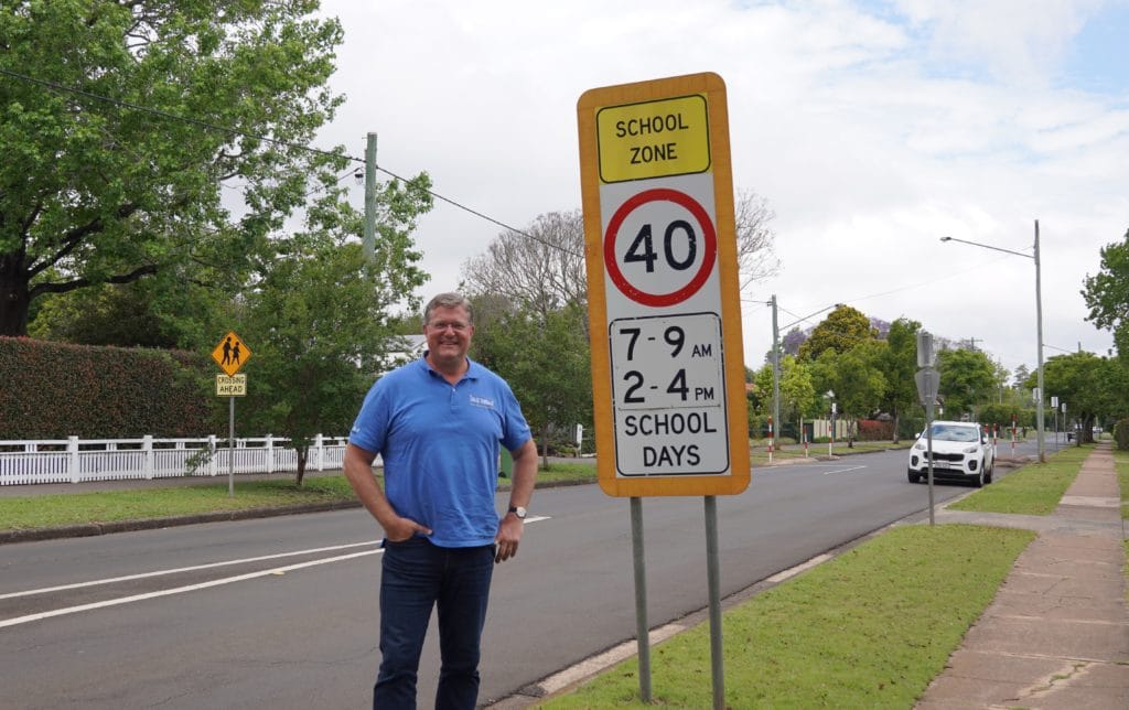 LNP to deliver flashing school signs to improve safety in Toowoomba